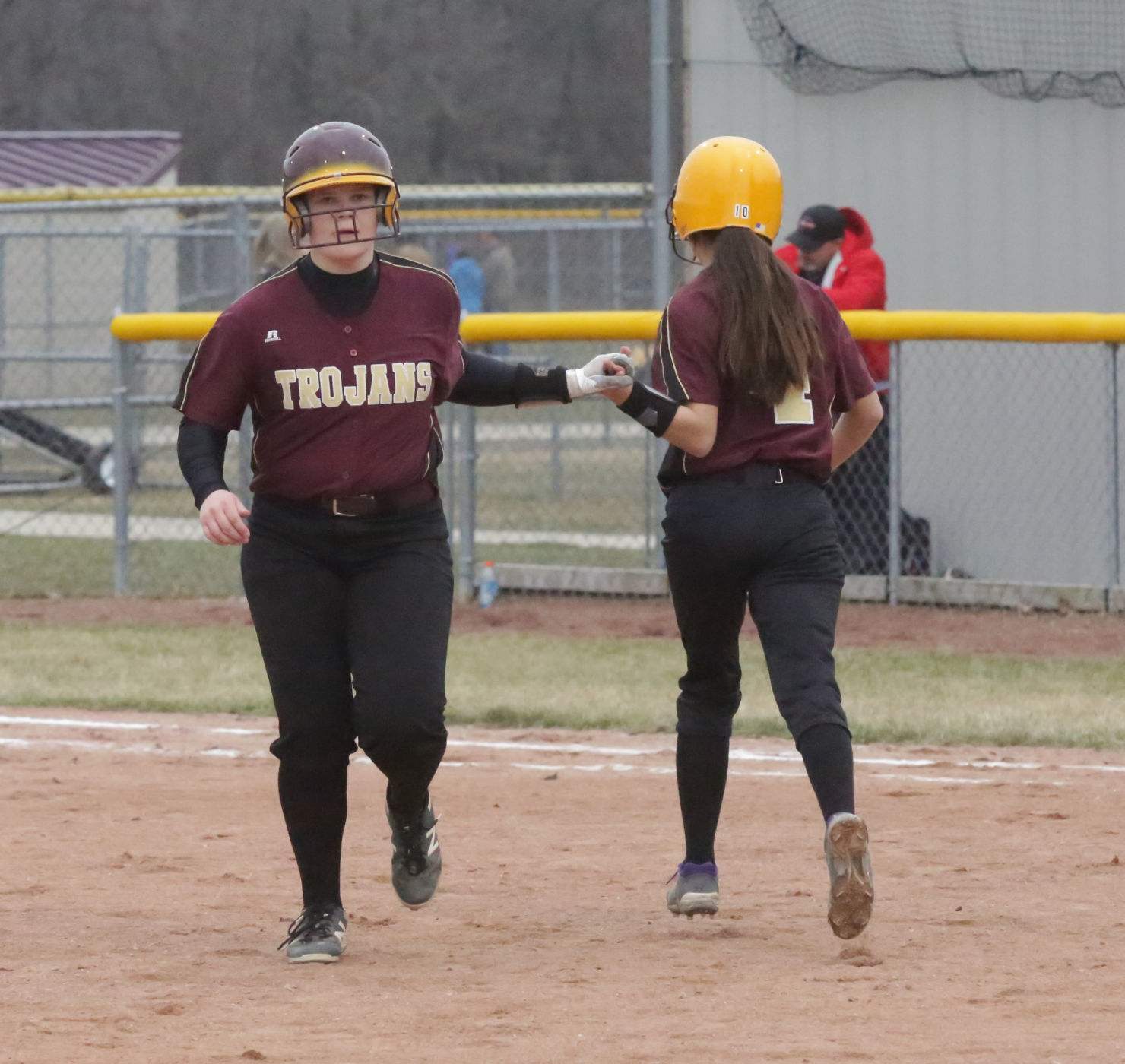 Gallery Bulldogs vs Trojans in softball
